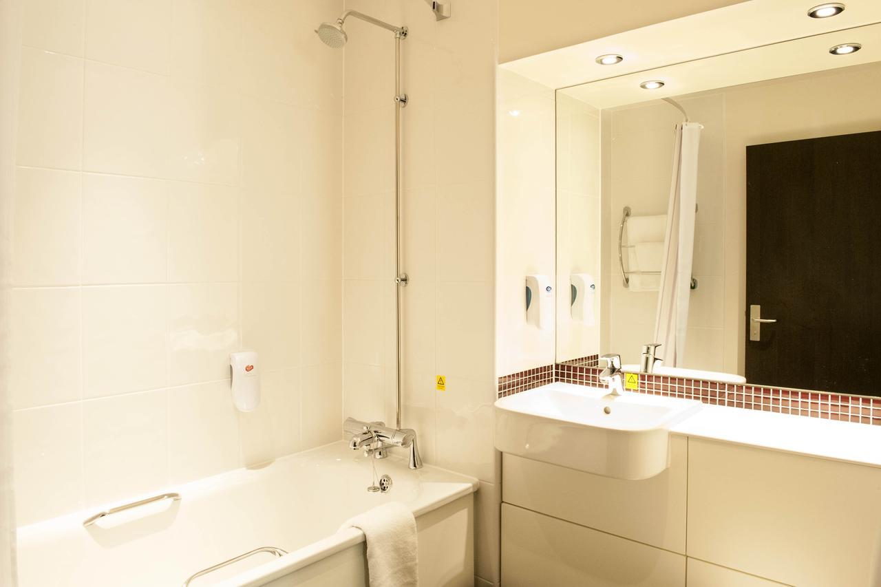 Premier Inn London Holborn Номер фото