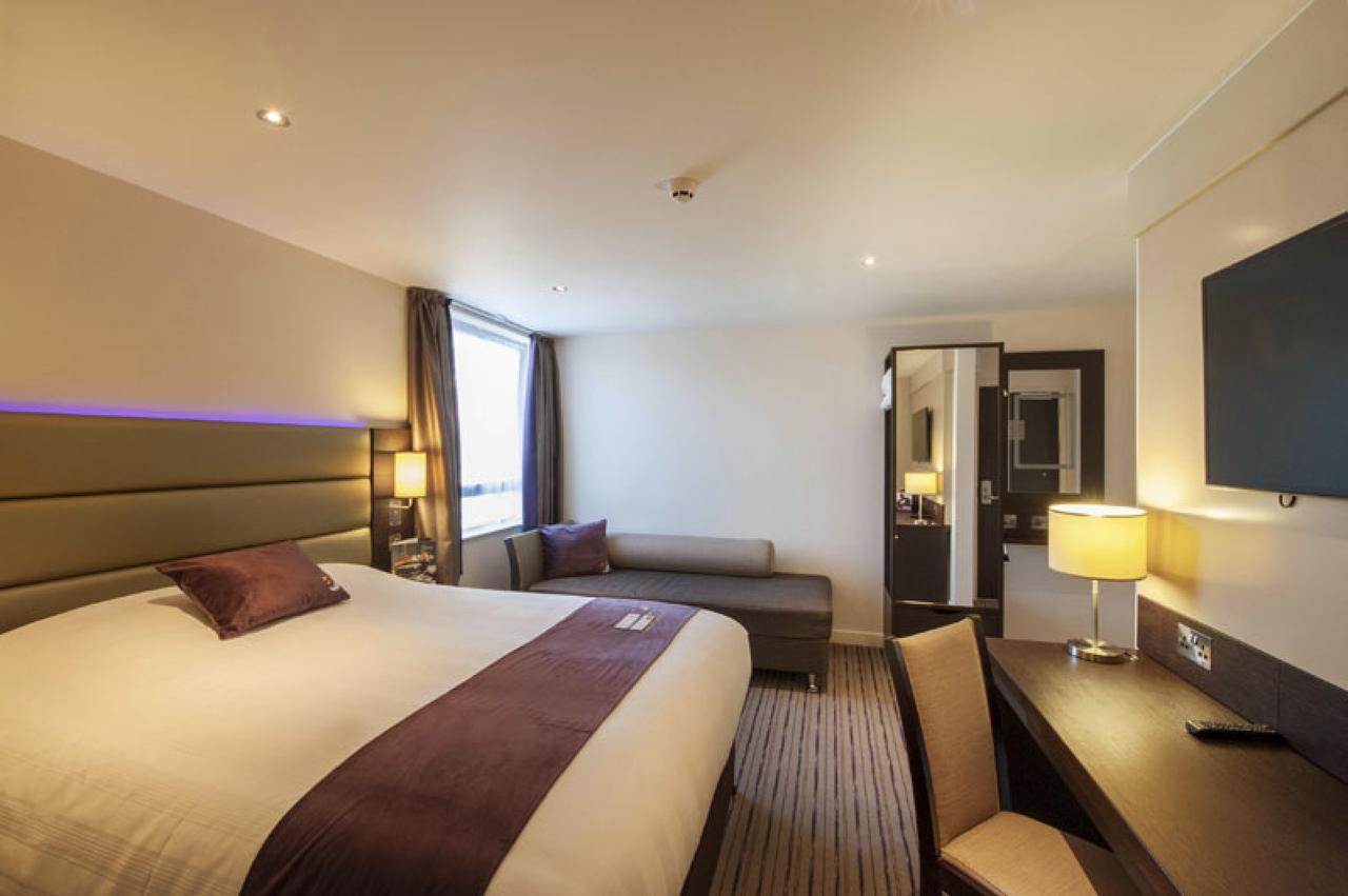 Premier Inn London Holborn Екстер'єр фото